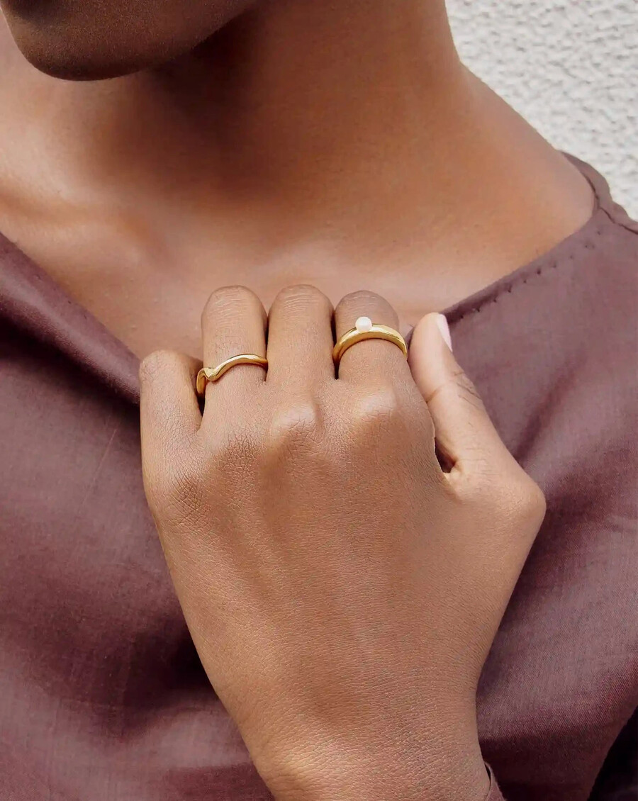 anillo apilable clásico con perla de botón