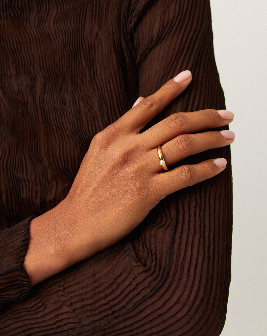 anillo apilable clásico con perla de botón