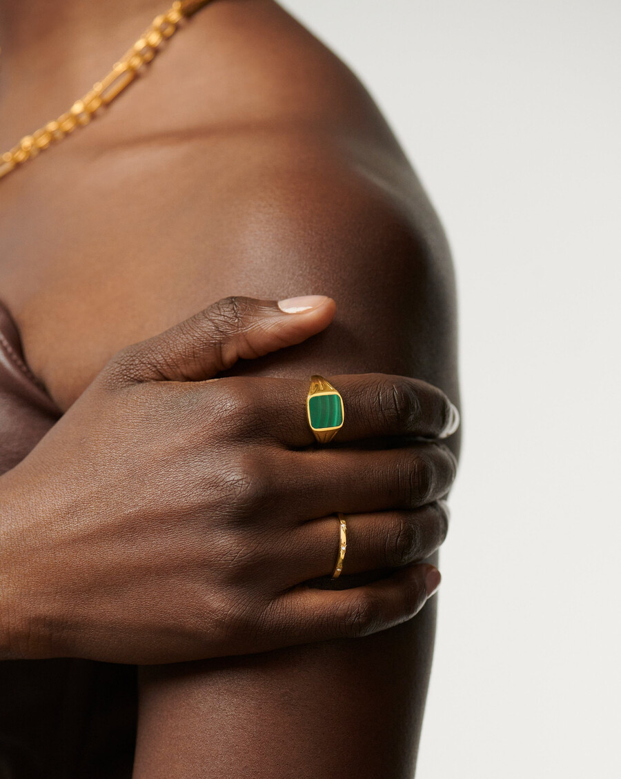 anillo de sello cuadrado de lucy williams