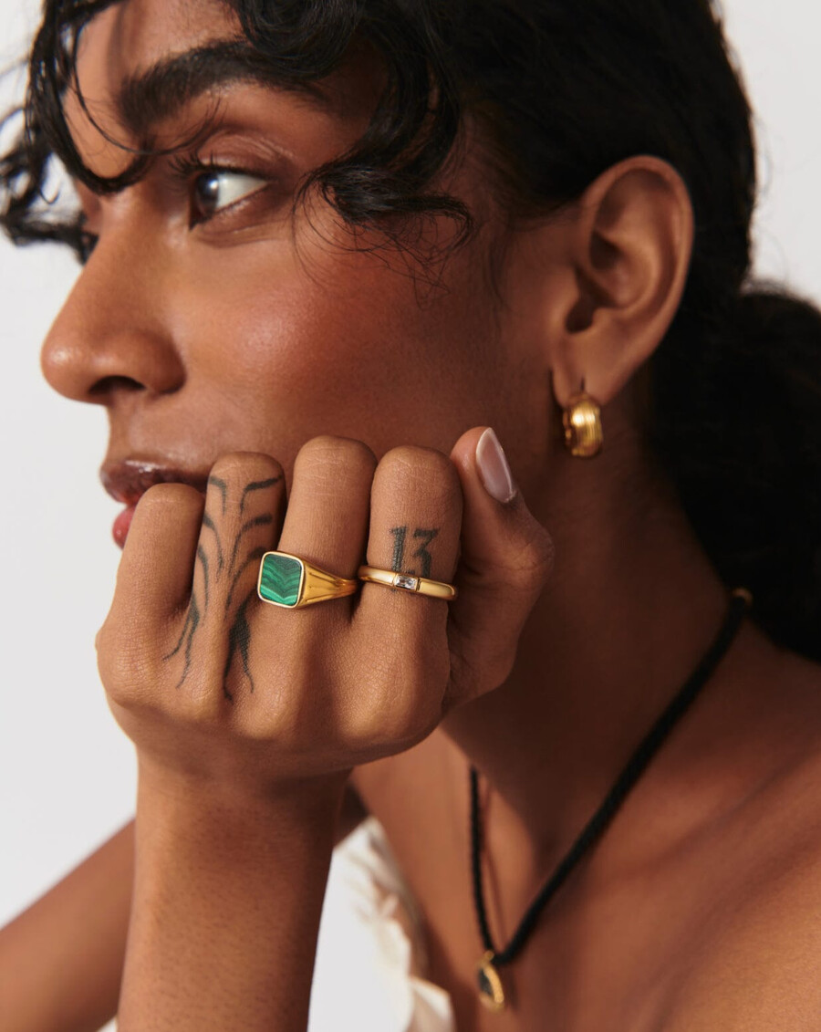 anillo de sello cuadrado de lucy williams