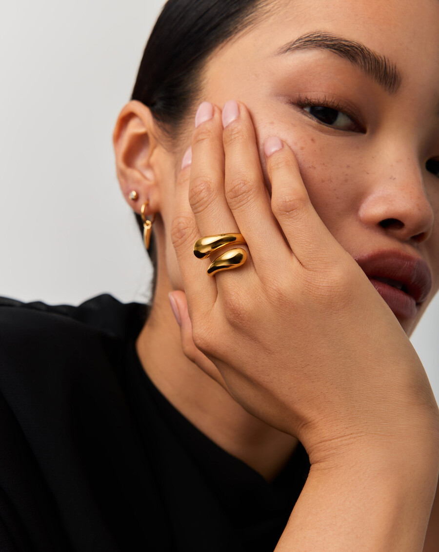anillo cruzado escultural savi - oro vermeil de 18 k