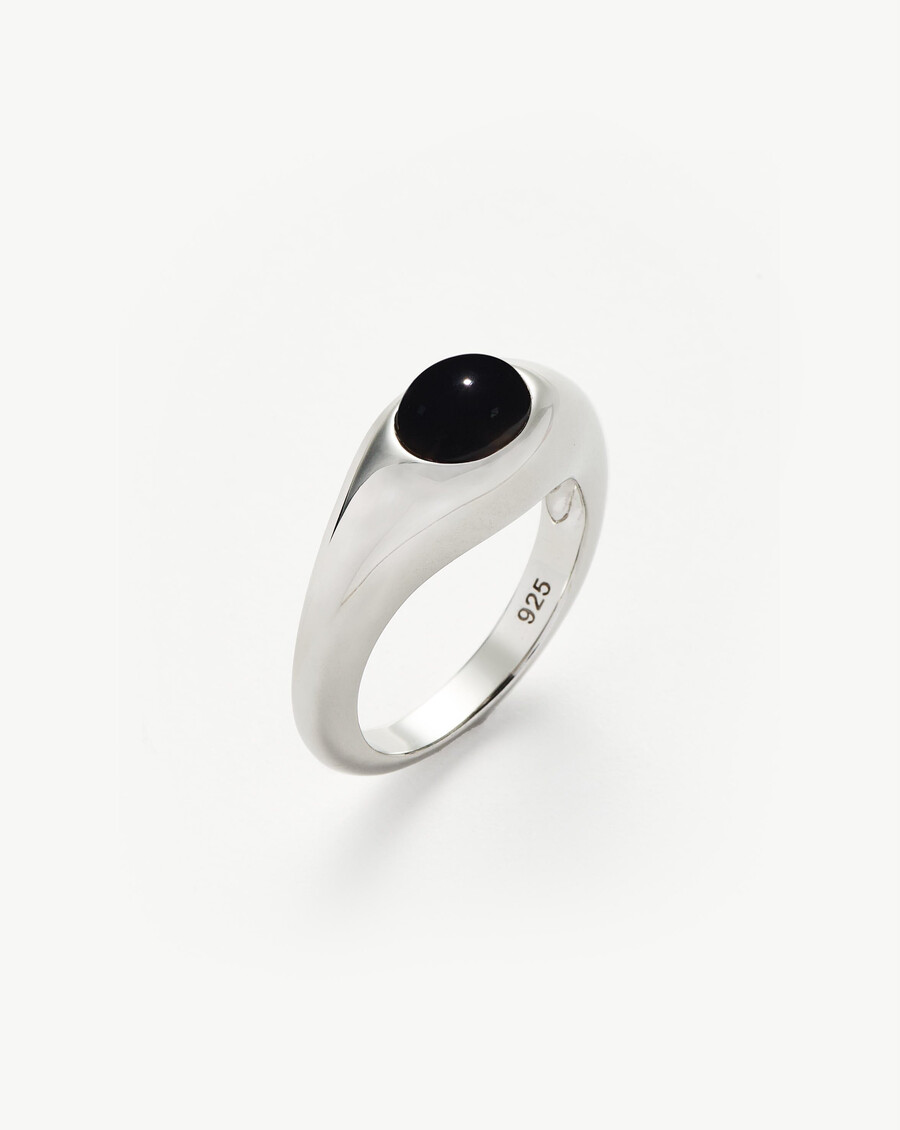 anillo apilable con piedras preciosas esculturales savi