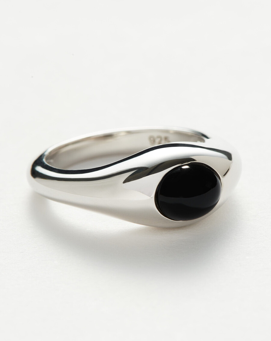 anillo apilable con piedras preciosas esculturales savi