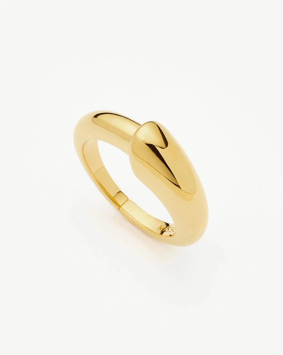 anillo apilable con cresta escultural - oro