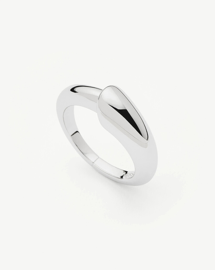 anillo apilable con cresta escultural - plata