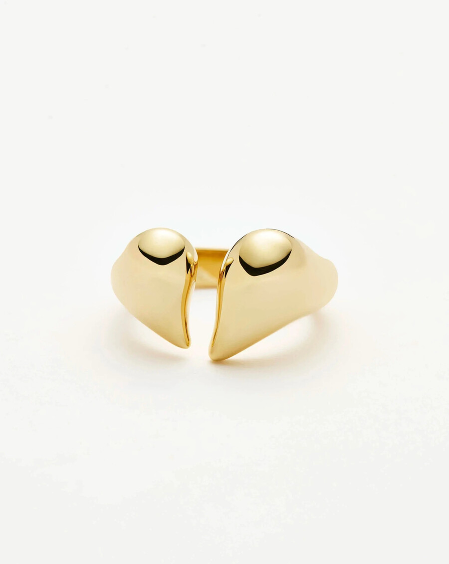 anillo llamativo de corazón fundido