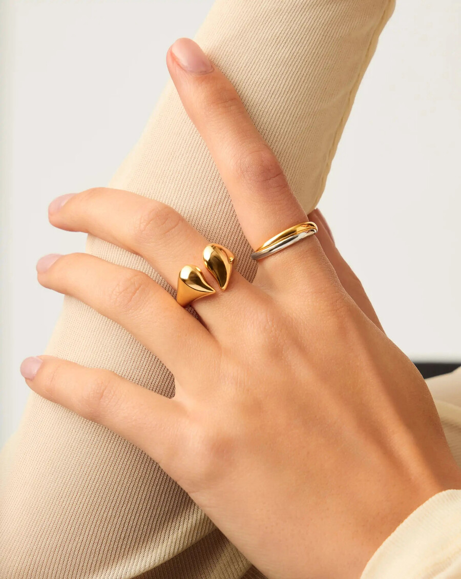 anillo llamativo de corazón fundido