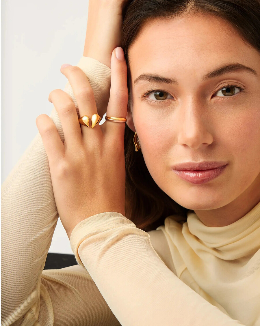anillo llamativo de corazón fundido