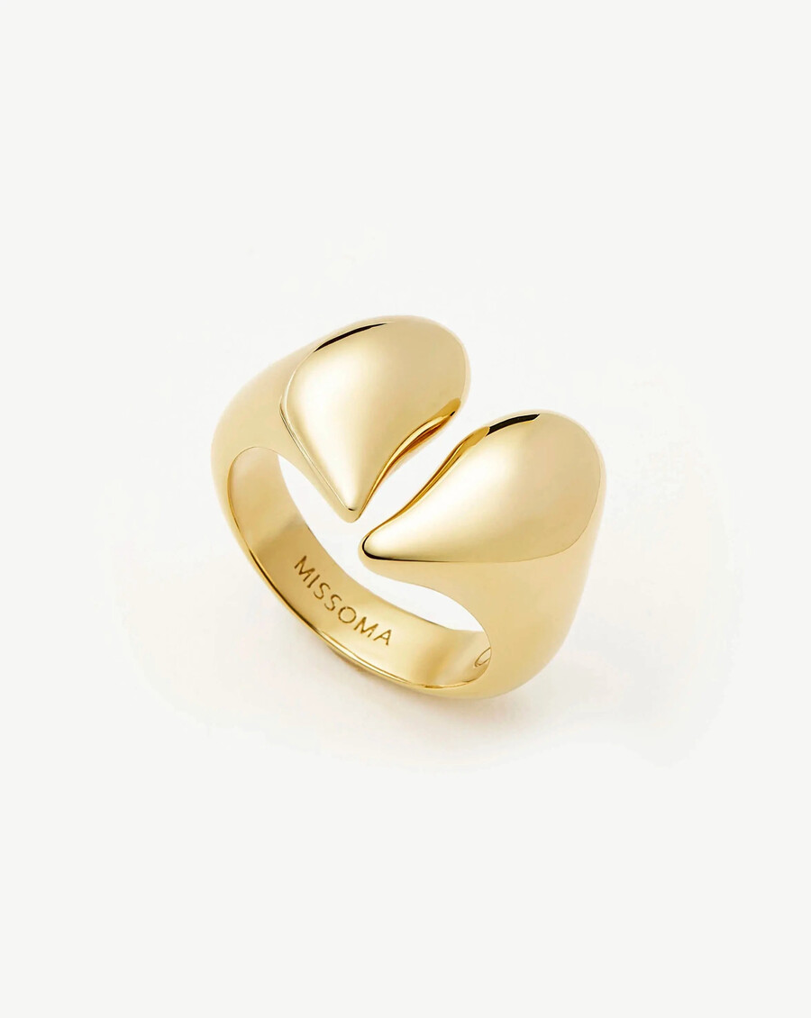 anillo llamativo de corazón fundido