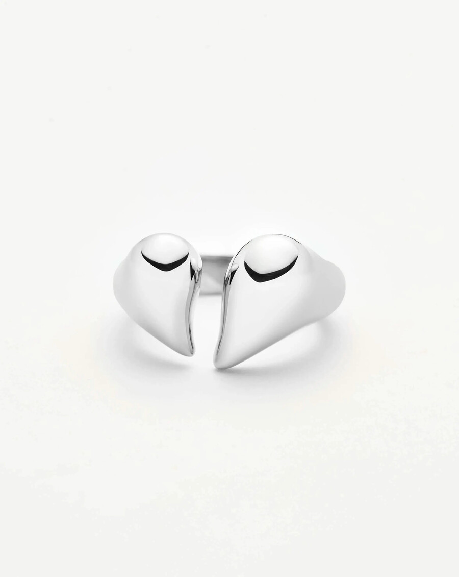 anillo llamativo de corazón fundido